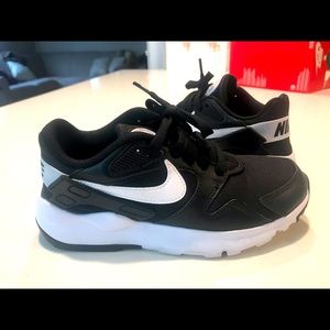Nike tennis shoes